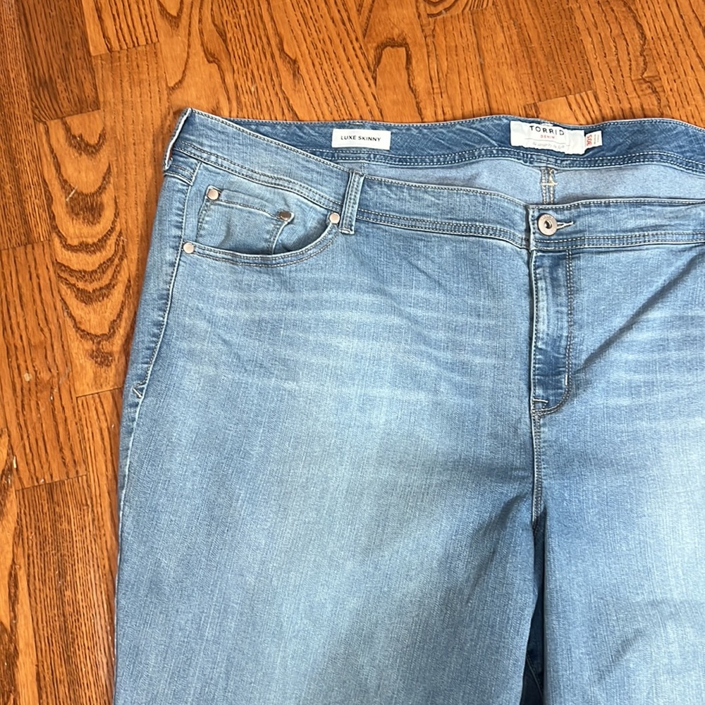 Torrid high waisted Luxe Skinny jeans - Picture 4 of 16